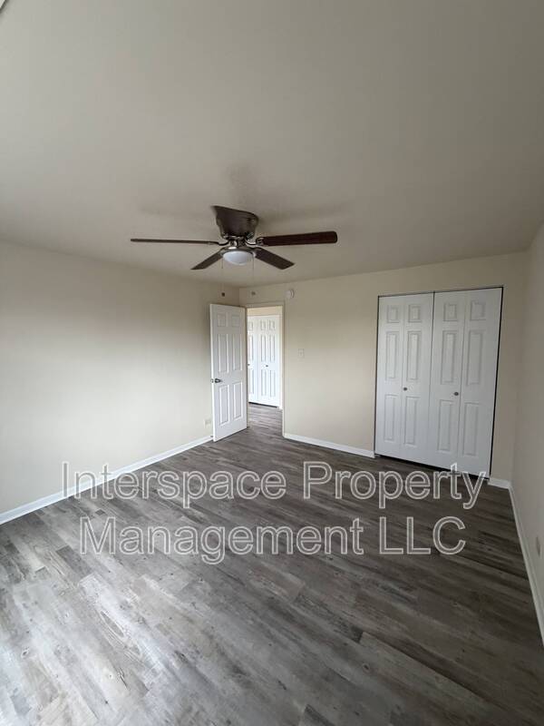 Building Photo - 9937 S Cicero Ave