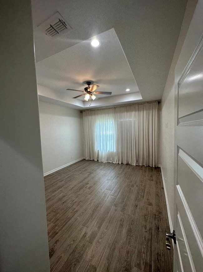 Building Photo - 113 Torrey Pines Dr