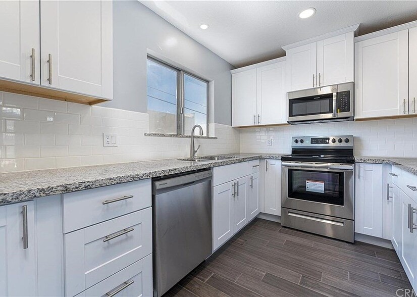 Building Photo - 5300 Fairview Blvd