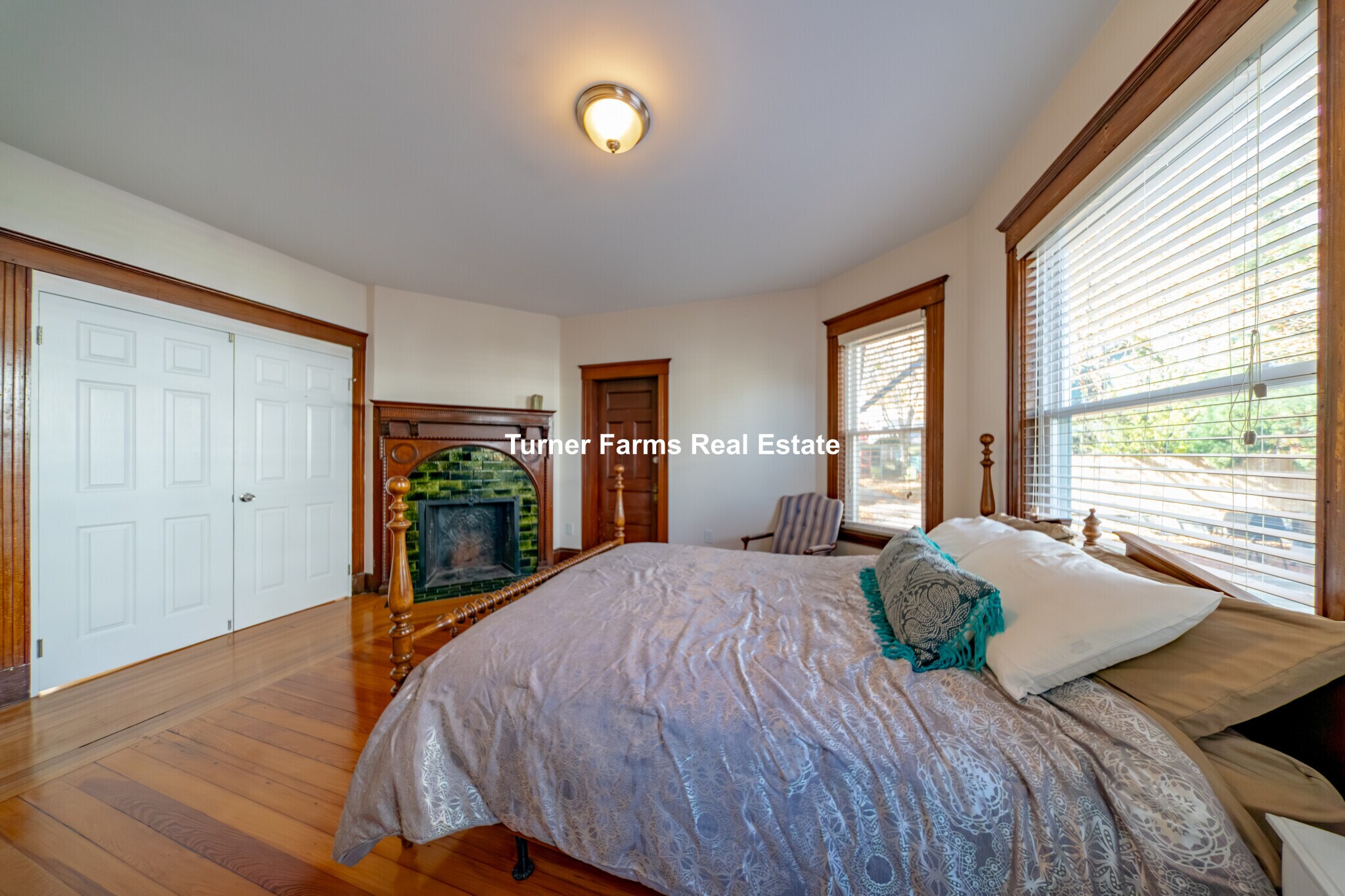 Building Photo - 124 Forest St