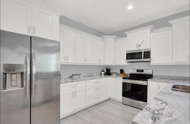 Building Photo - 405 S Westland Ave