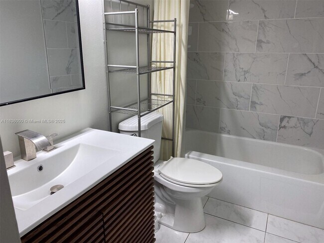 Building Photo - 401 Golden Isles Dr