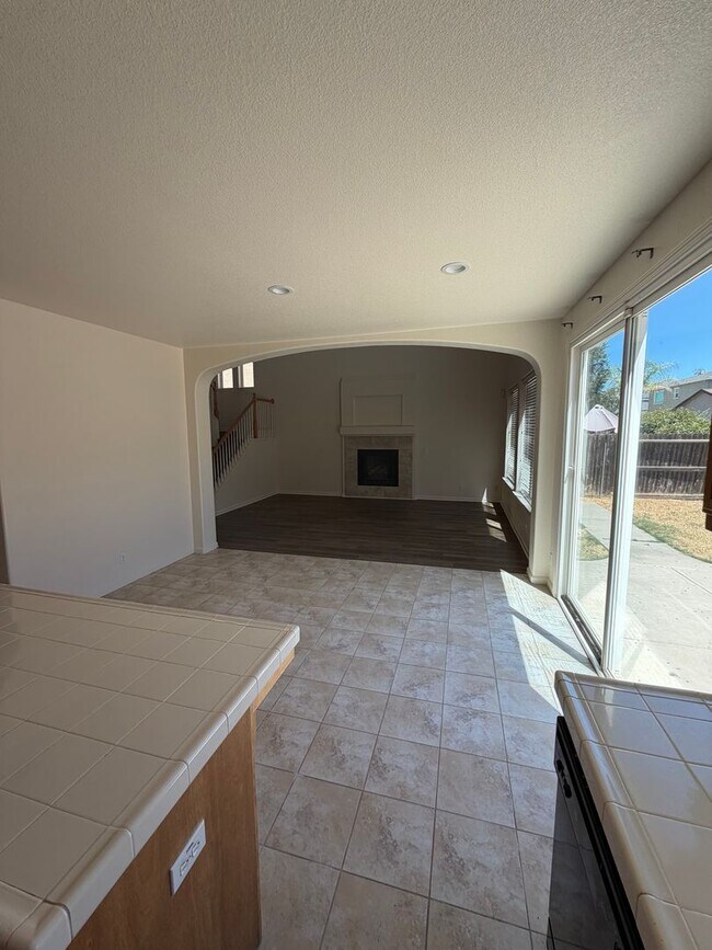 Building Photo - 702 Chandon Dr