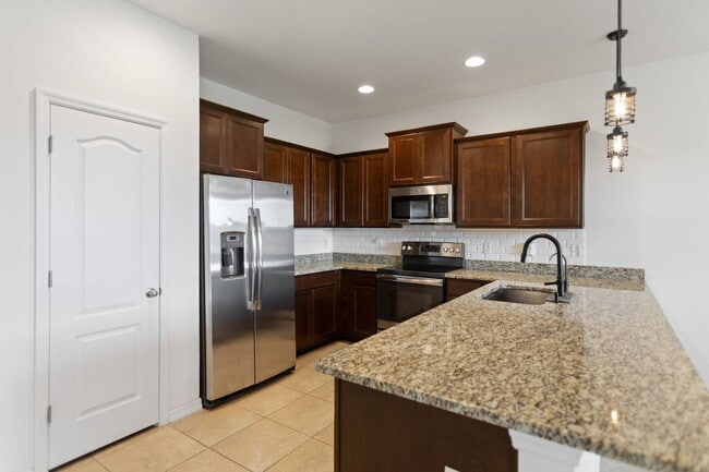 Building Photo - 3840 Silverlake Way