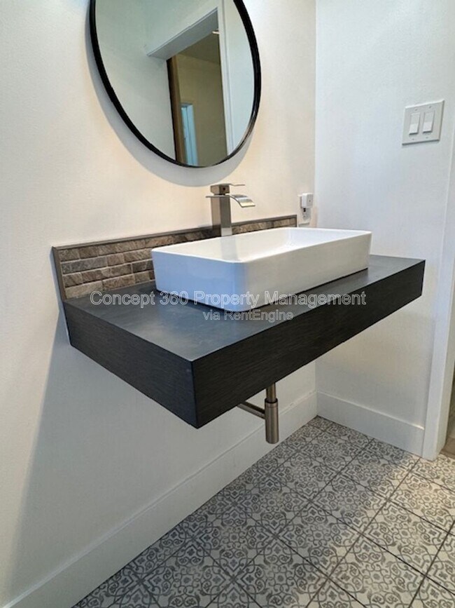 Building Photo - 1139 E Ocean Blvd