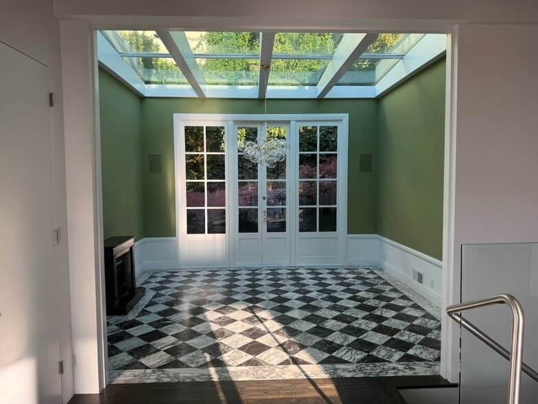 Dining Room with glass ceiling and original marble floors - 46 Culebra Ter