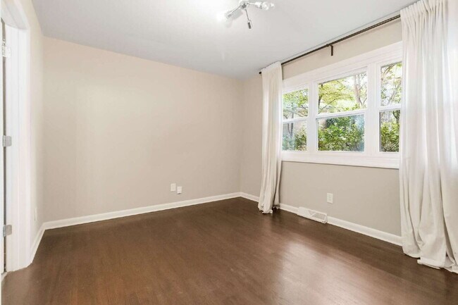 Building Photo - Plaza Midwood/Noda Duplex Property