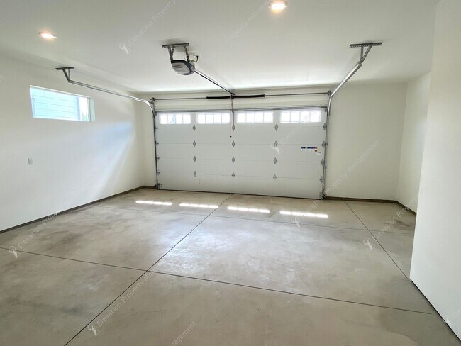 Building Photo - Brand NEW Pahlisch 3 BR - 2BA Home in Southeast Bend