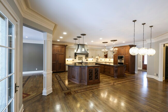 Building Photo - 9020 Whisperinghill Dr