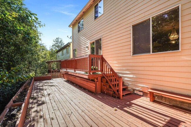 Building Photo - Beautiful 5 Bed, 3 Bath Rental Home in Bet...
