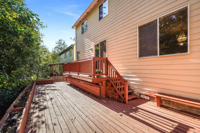 Building Photo - Spacious 5-Bed Bethany Home with Solar, A/C & Private Wooded Setting — Available Now!