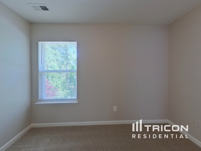 Building Photo - 408 Rook Rd