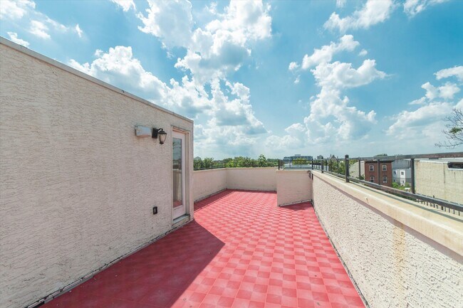 Building Photo - 1424 Willington St