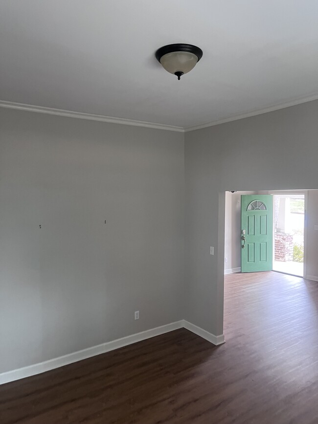 Dining room - 701 E 4th St