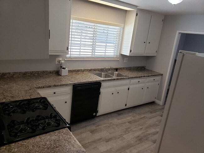 Building Photo - Single Family Residence Located on The Mesa