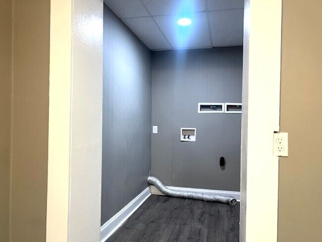 Building Photo - 112 Circle Hill Dr