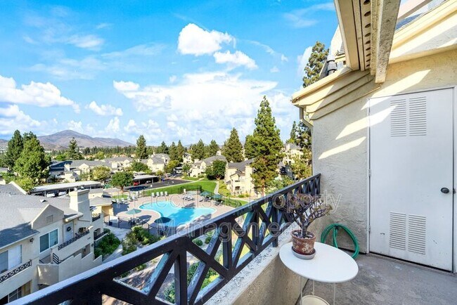 Building Photo - 2035 Lakeridge Cir