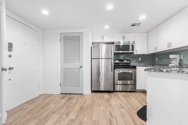 Building Photo - 15002 Windward Dr