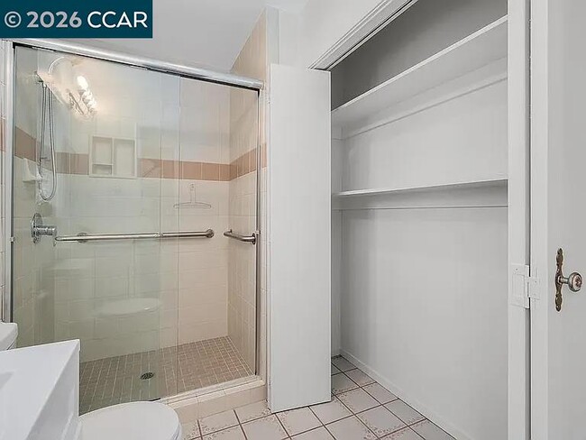 Building Photo - 3592 Hillcrest Rd