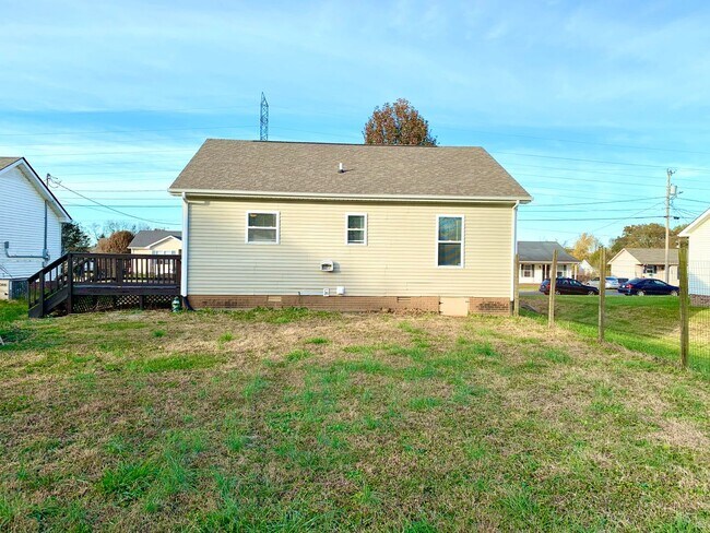 Building Photo - 1936 Timberline Cir
