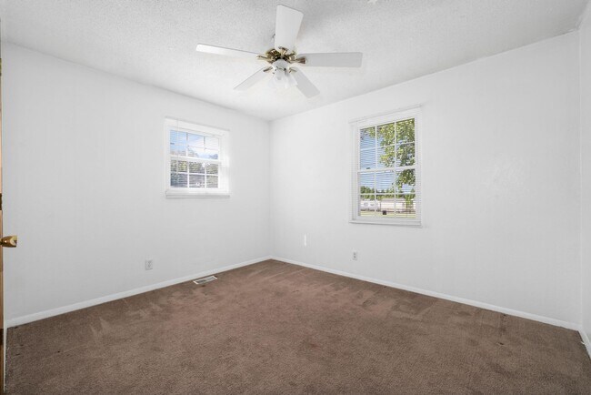 Building Photo - 274 Green Pond Rd