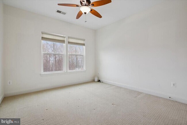 Building Photo - 452 Exchange Avenue