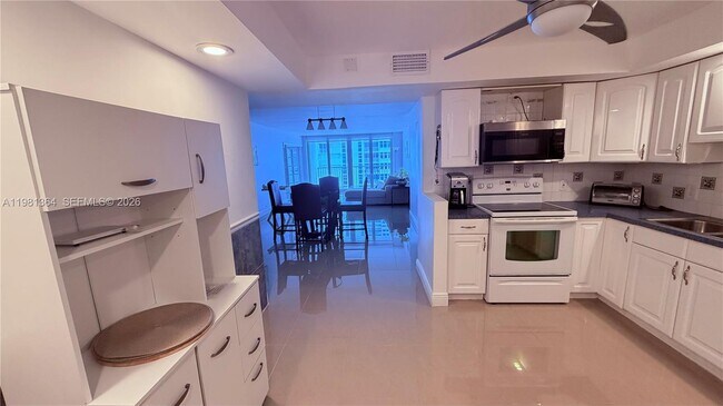 Building Photo - 1370 S Ocean Blvd