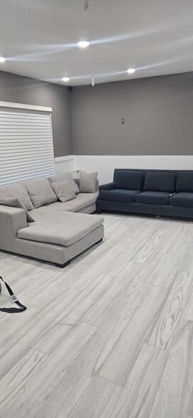 Building Photo - 15 California Way