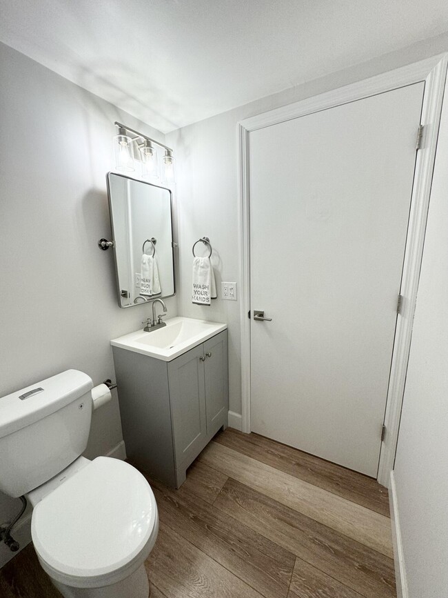 Building Photo - 8153 Chelsea Ct