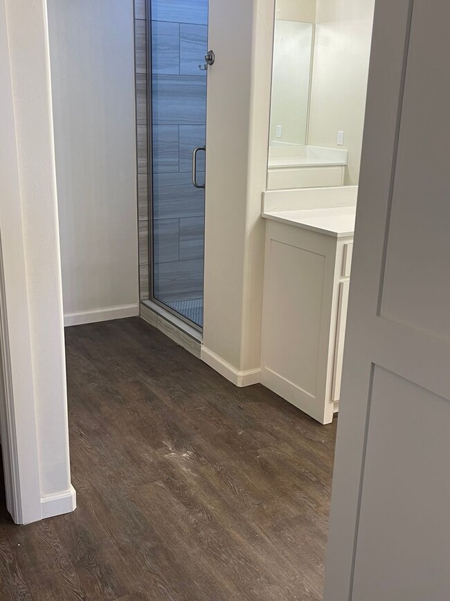 Building Photo - The Enclave-3 bed 2.5 bath home