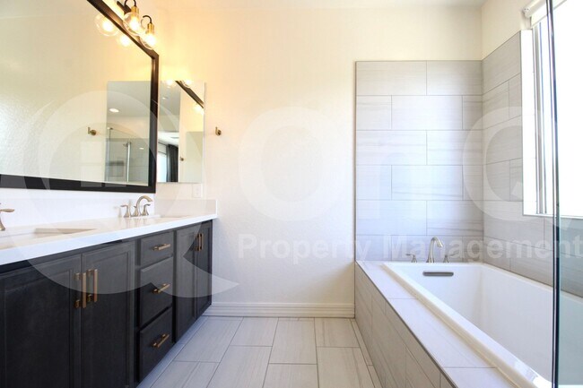 Building Photo - 7330 E Vista Bonita Dr
