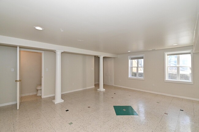 Building Photo - 408 S 3rd St