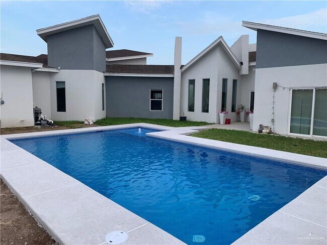 Building Photo - 800 New Orleans Cir