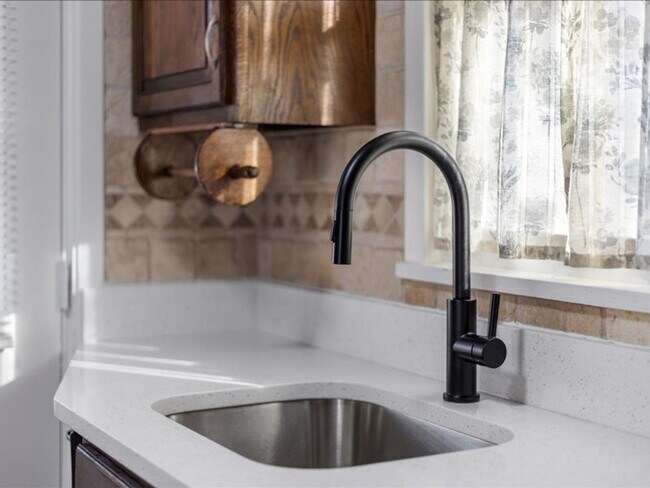 Building Photo - Updated 2 Bed, 1.5 Bath Home in Carrick For Rent – Move-In Ready