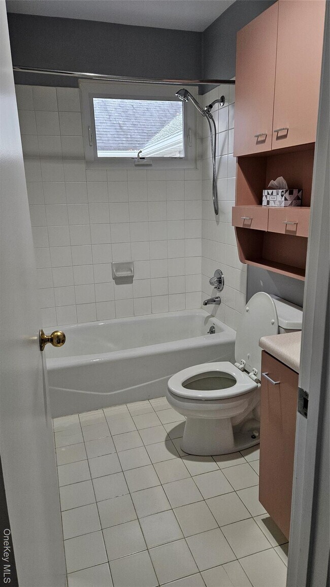 Building Photo - 806 Lenox Rd