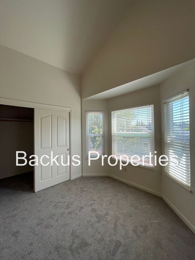 Building Photo - Wonderful four-bedroom Home
