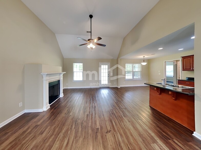 Building Photo - 902 Tanager Ct