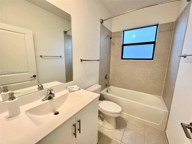 Building Photo - 13370 SW 284th Terrace