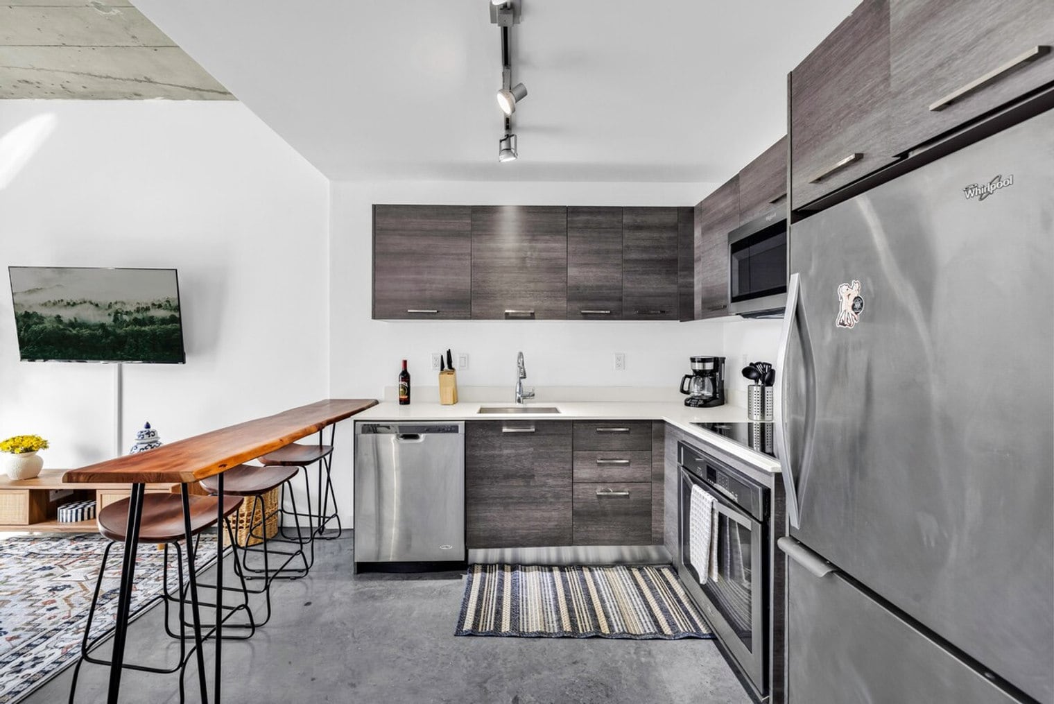 Building Photo - 245 SE 1st St