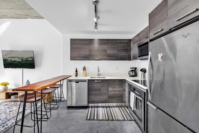 Building Photo - 245 SE 1st St