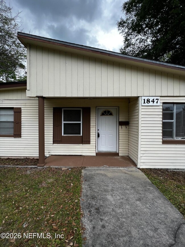 Building Photo - 1847 Loyola Dr N