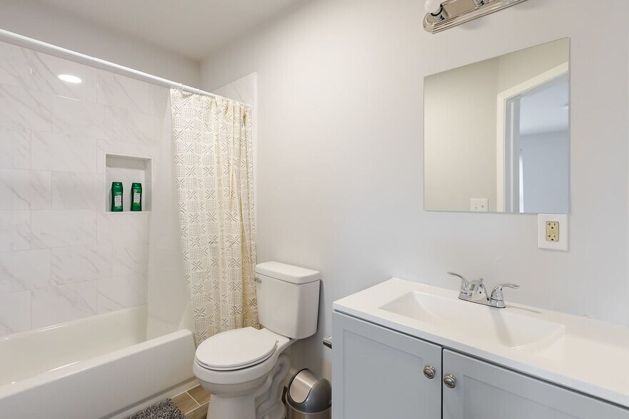 Building Photo - 1418 S 9th St