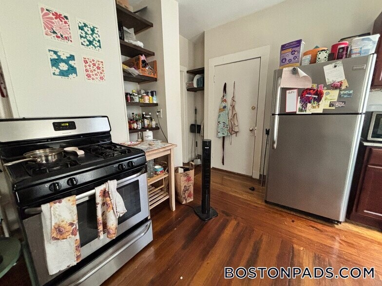 Building Photo - 74 Romsey St