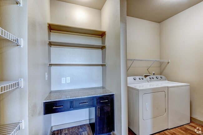 Building Photo - Light, Bright, Just Right