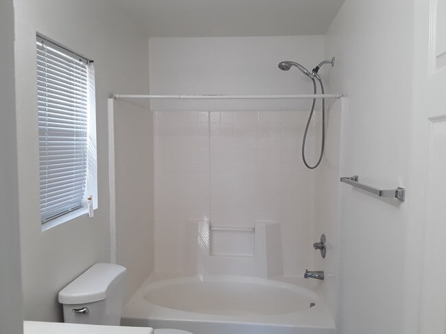 Building Photo - 5195 Shreve Ave