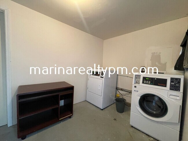 Building Photo - Florida St 4 Plex