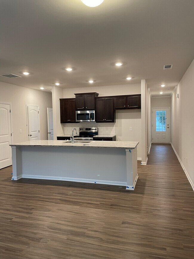 Building Photo - 308 Whitetail Cir