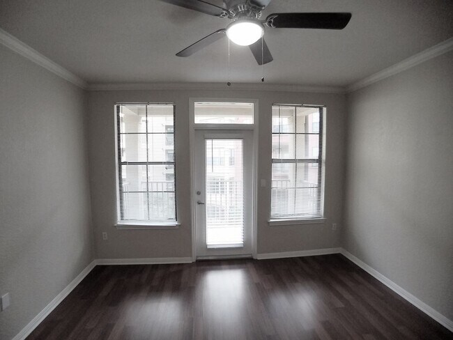 Building Photo - Beautiful 1/1 Pool View Condo x Rent @ Upt...