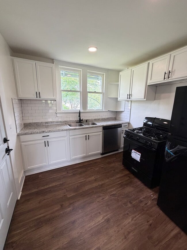 Building Photo - 726 Frebis Ave