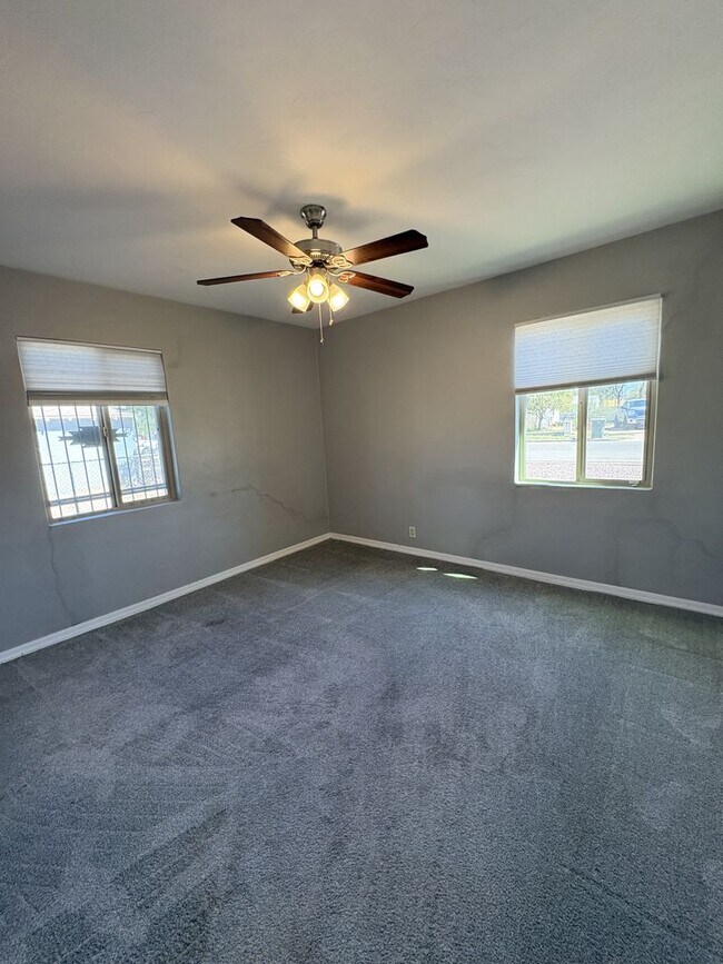 Building Photo - Central Tucson, close to University of Arizona and more!!!